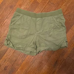 Green cargo shorts stretch waist (L)